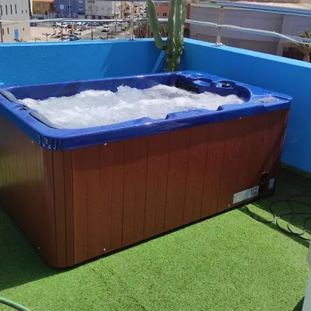 Atico Con Vistas , Jacuzzi , Terraza Y Barbacoa Arinaga